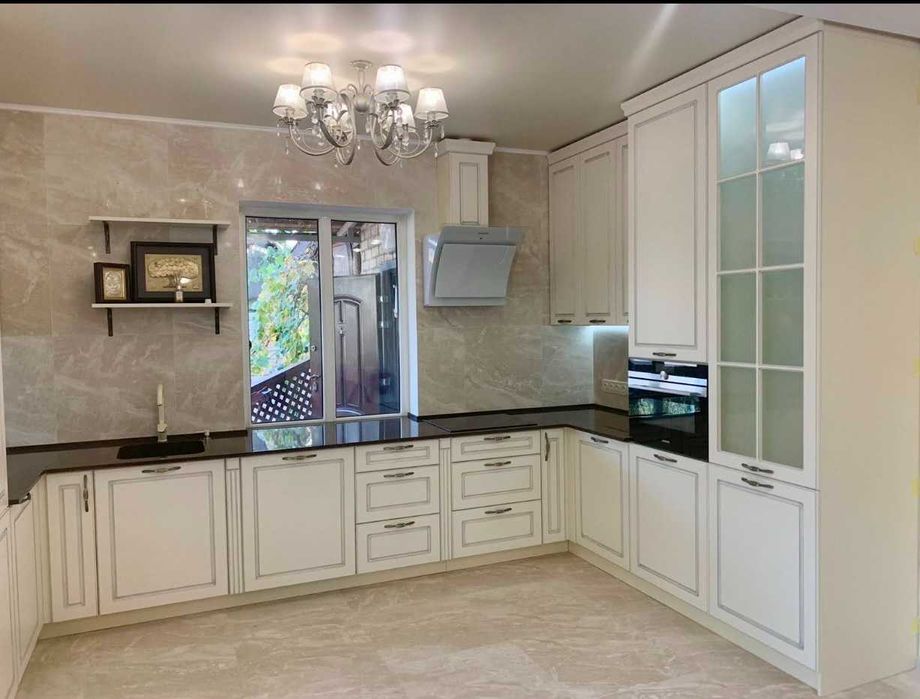 Срочно продам две одинаковые люстры!!!