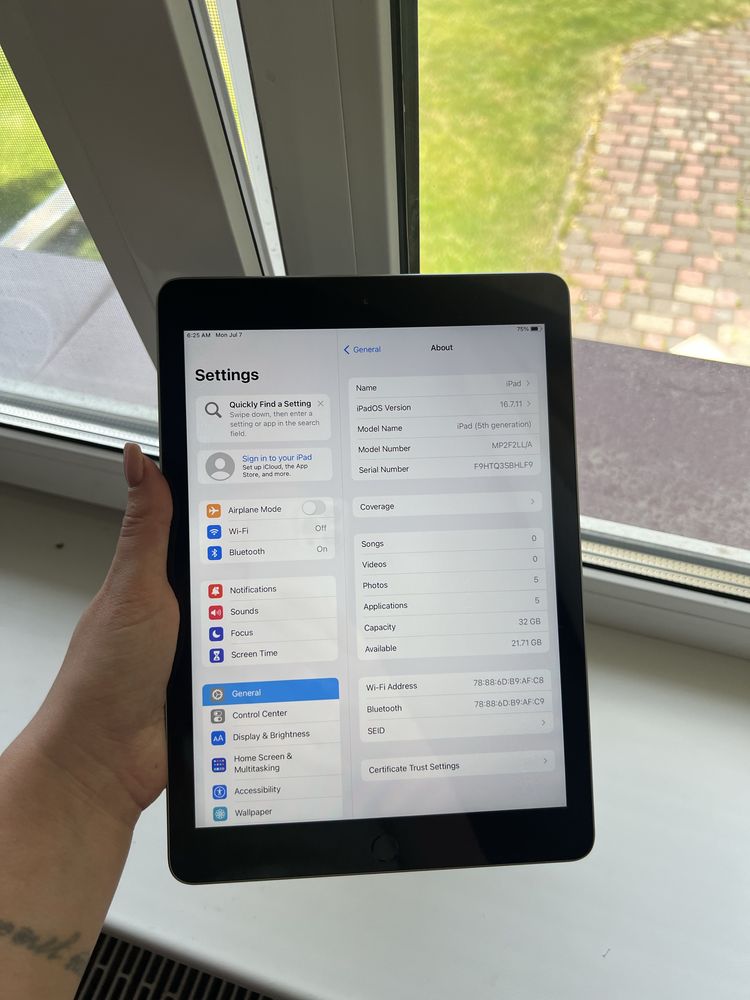 Ipad 5th generation 32 GB