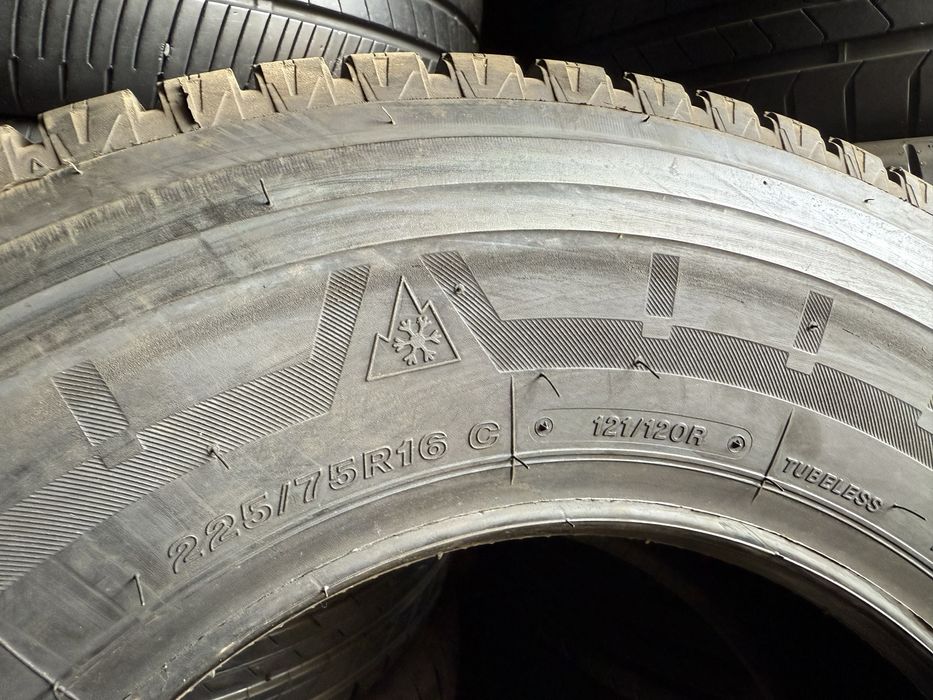 Зимова шина 225/75 R16C 121/120R Bridgestone Blizzak W810 1шт. 10мм