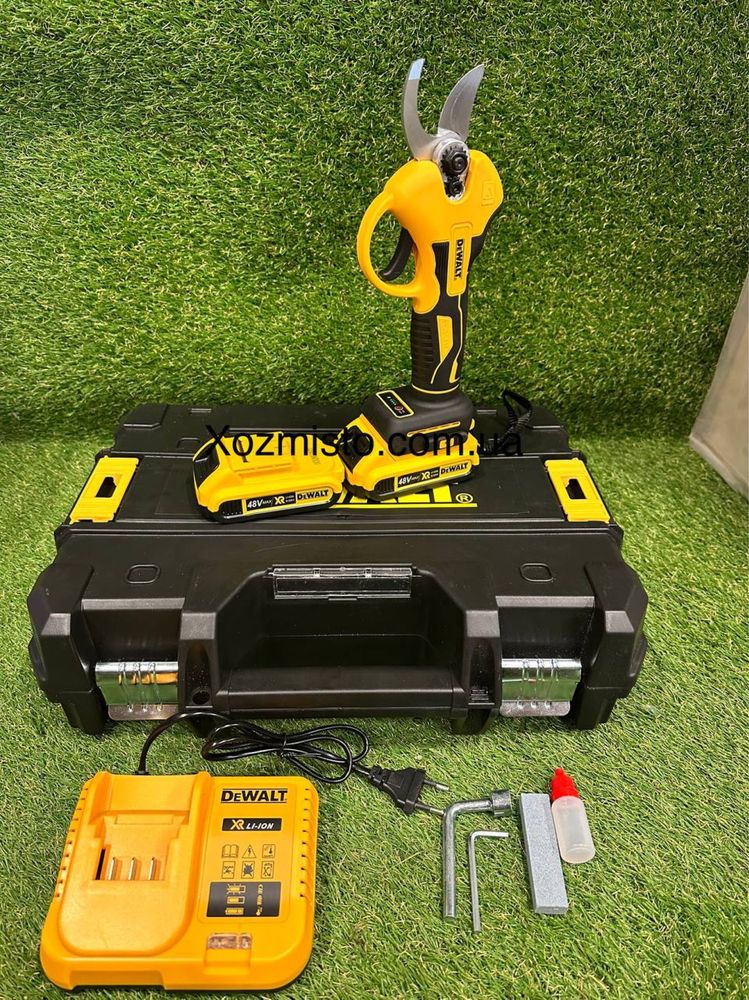 Акумуляторний секатор DeWalt DCMPP550P1 (48V, 6AH) ефективний інструм
