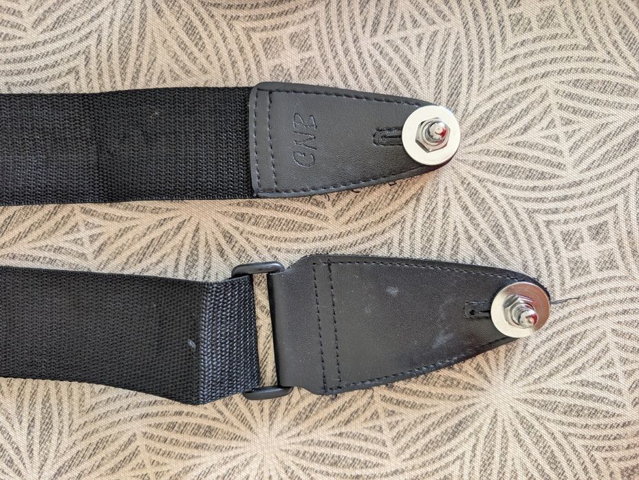 Guitarra Eléctrica Cort G110 + saco Gator