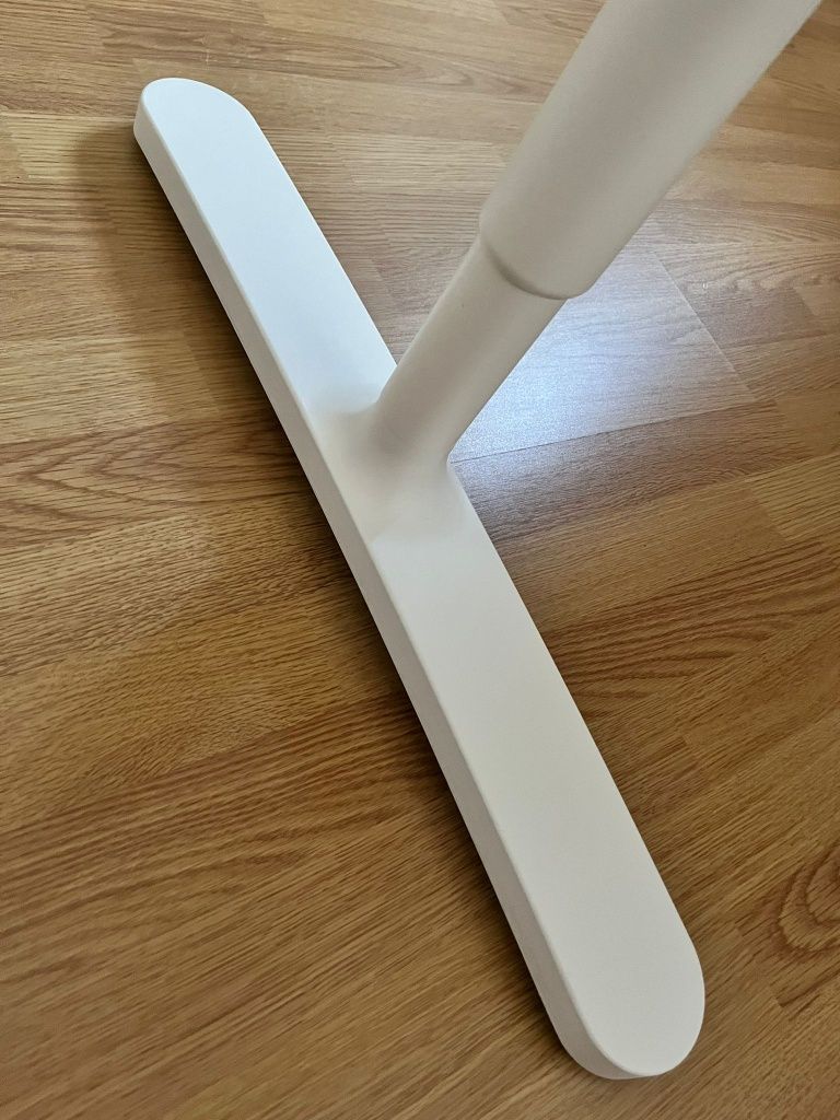 Secretária IKEA modelo BEKANT