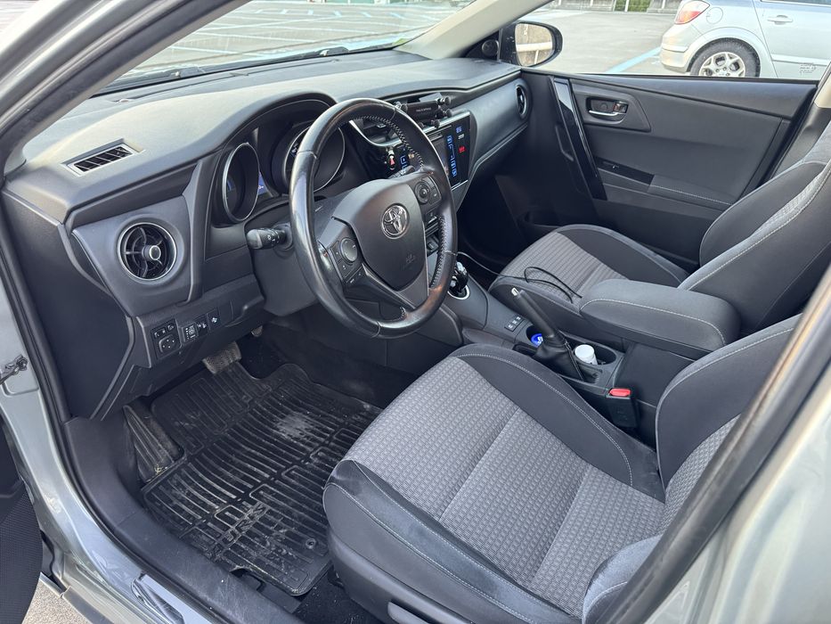 Toyota Auris Touring S. Híbrida + GPL Garantia Toyota Relax até 2027