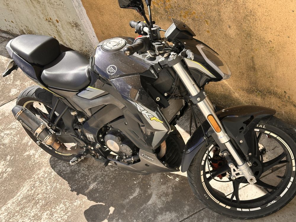 Keeway RKF 125cc com alguns extras, vendo ou troco por algo contactarr