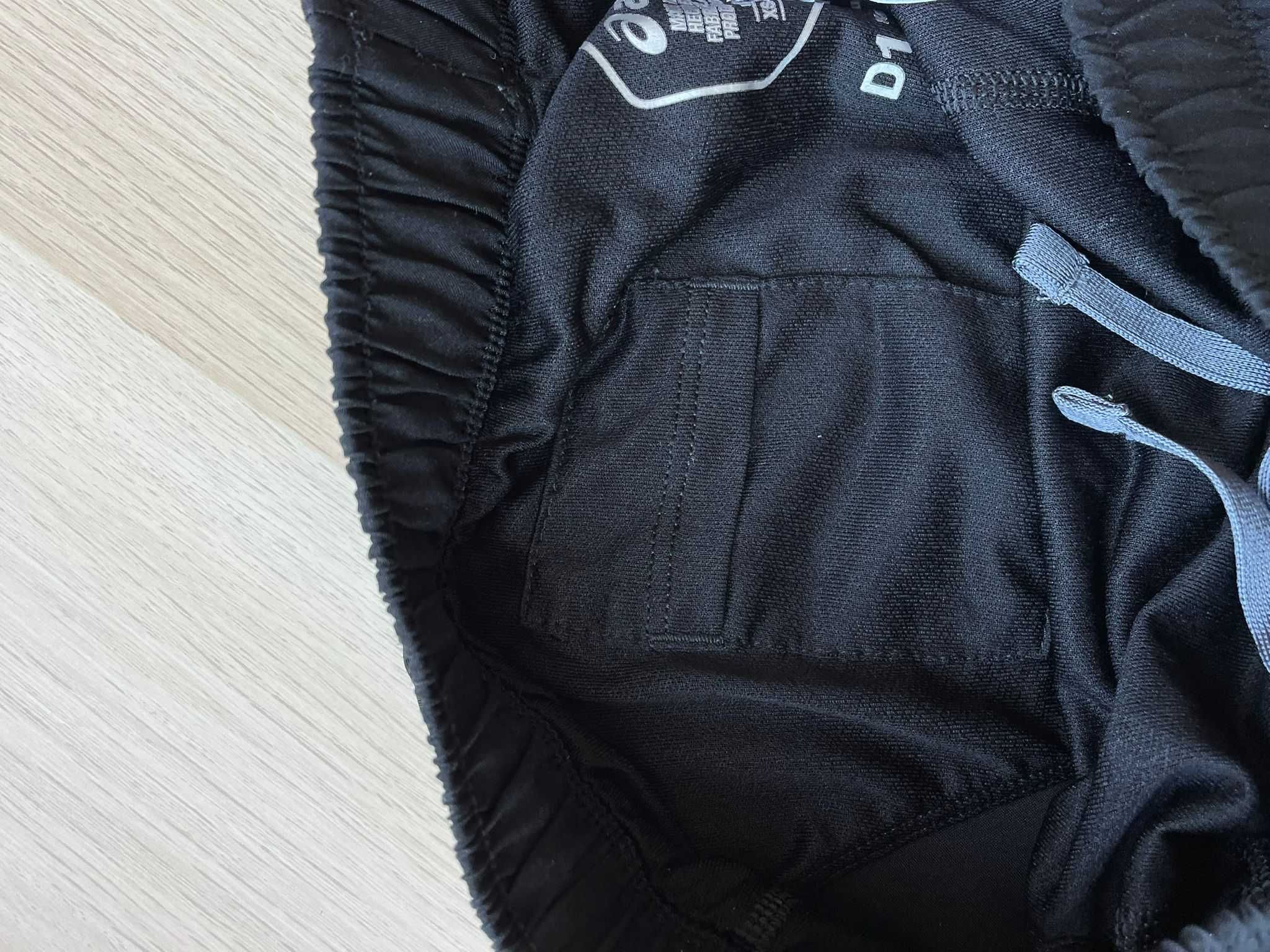 Calções desporto Asics NOVOS