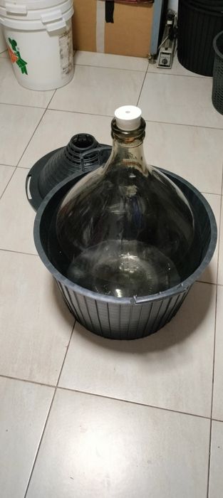 Gąsior do robienia wina, baniak 54 litry, bubbler