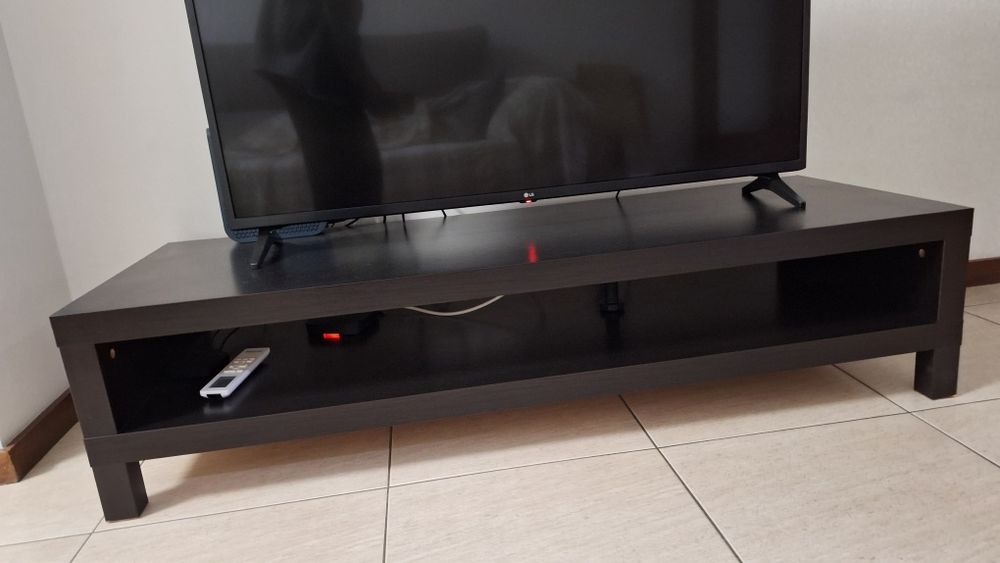 Vendo móvel de televisão e estante e prateleiras (conjunto)