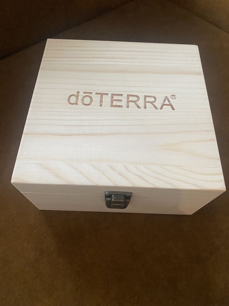 Pudełko drewniane DoTERRA na olejki eteryczne