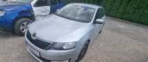 Skoda RAPID 2016r, Salonowy, 1.2 Benzyna. Lekko przetarty lewy bok. VAT 23%Jeździ.