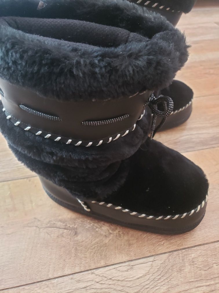 Продам сапоги луноходы зимови чоботи  GIvenchy  Moon boot