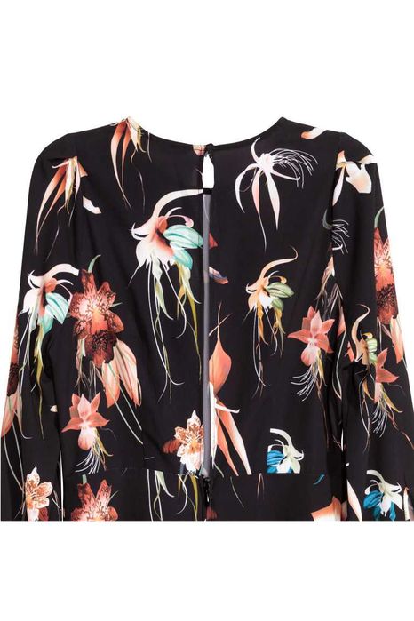 Vestido midi preto com padrão floral da H&M Tam 38