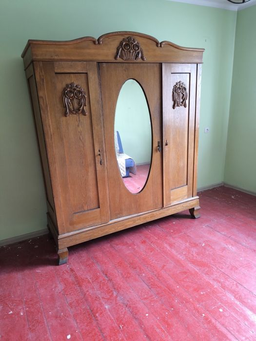 Dębowa szafa z lustrem