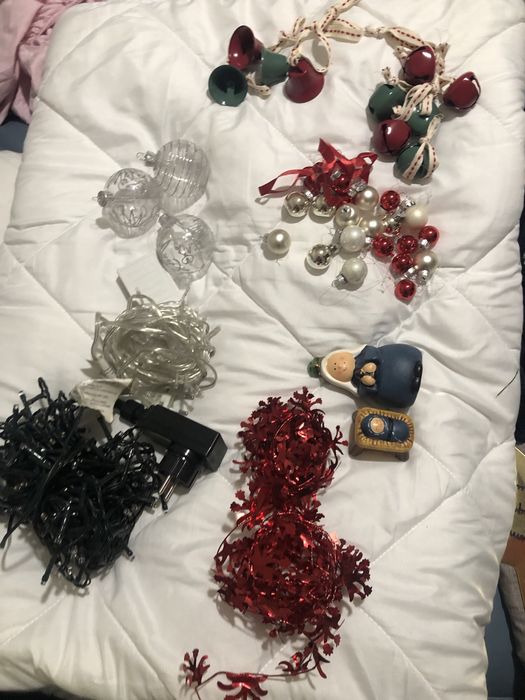 Arvore natal com presepio enfeites e luzes