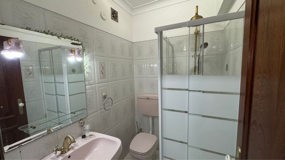 Quarto 450€ com despesas incluídas  p/ 1 pessoa - Almada centro