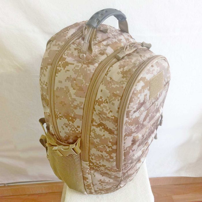 Рюкзак камуфляжний піксель 2 відділення 35 літрів USB та mini Jack 3,5