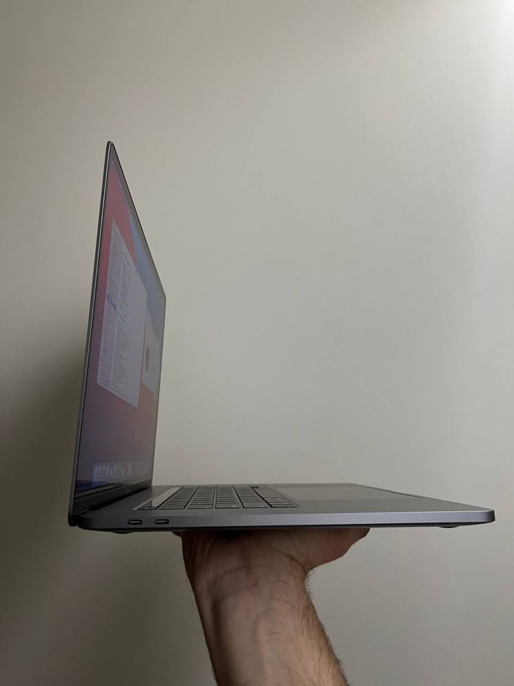 Apple MacBook Pro 16 2019/i7/2.6-4.5ghz/16gb/500Gb/Ідеальний стан!!!