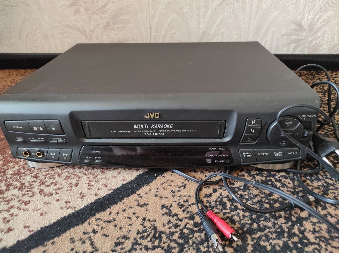 Видеомагнитофон JVC