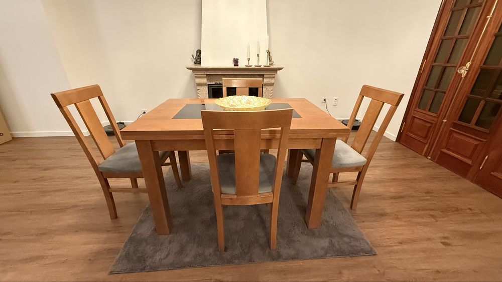 Mesa Jantar Madeira 1,20 extensivel com 4 cadeiras