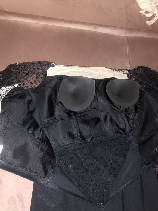 Czarna szyta na zamówienie suknia r.M