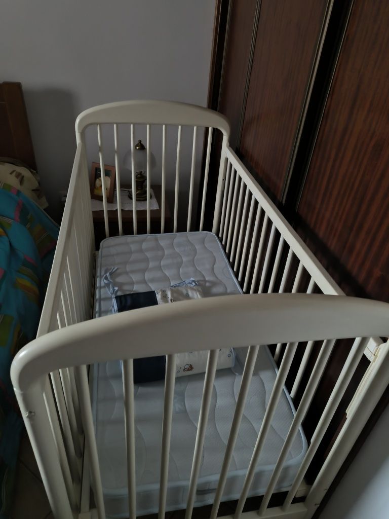 Berço de Grades Beje