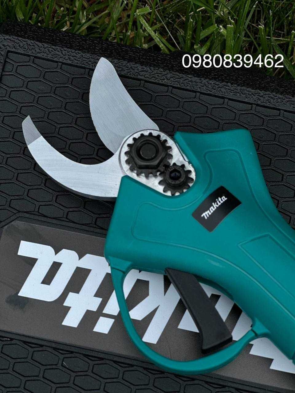 Секатор аккумуляторный для садовых работ в кейсе Makita 36V ножницы