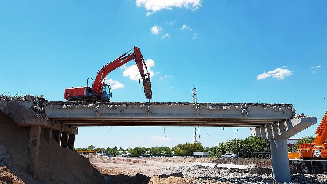 Демонтаж будинків, труб, фундаменту, складу, ангару. Знесення будівлі