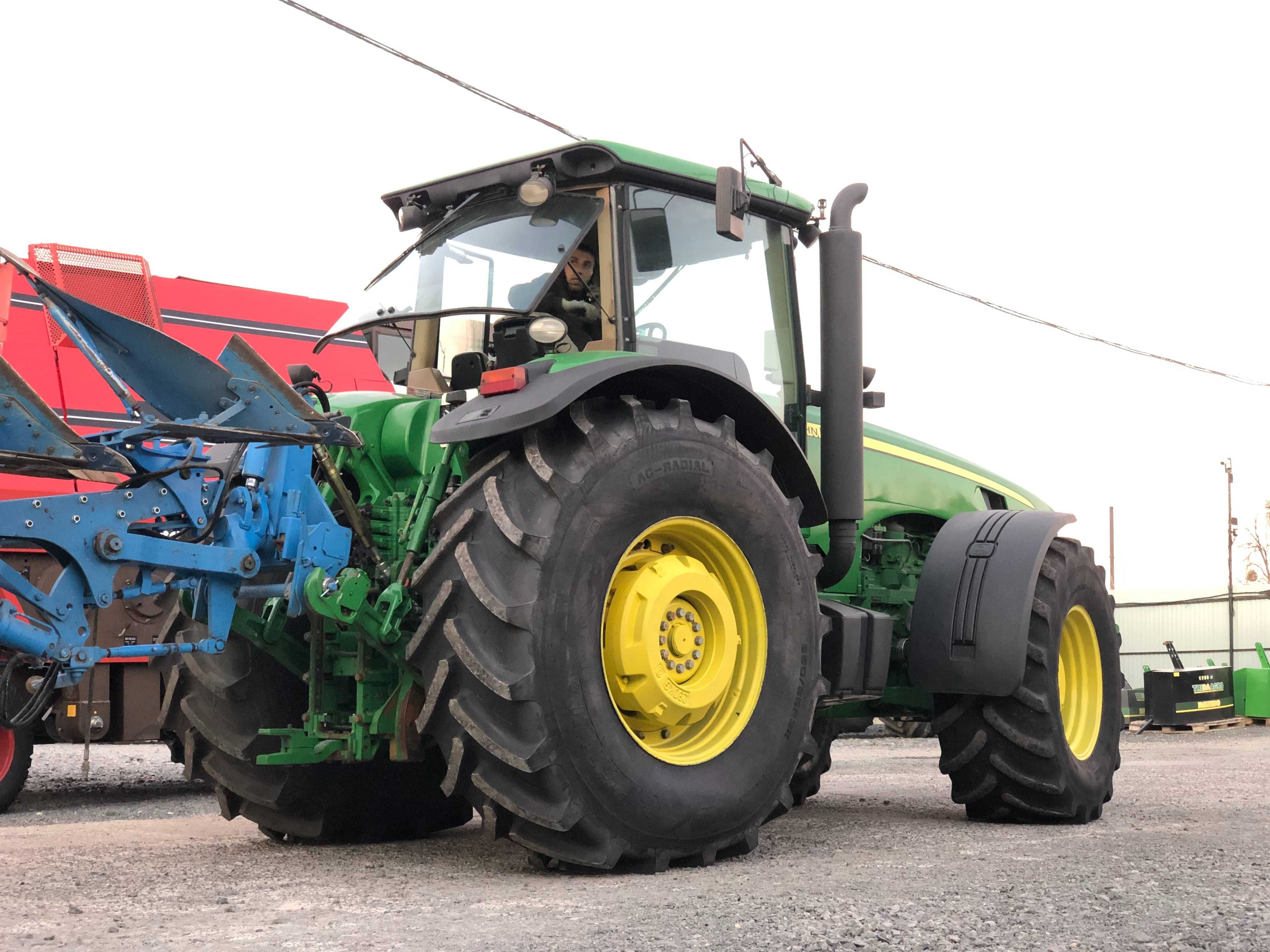 Трактор John Deere 8230 (2008)