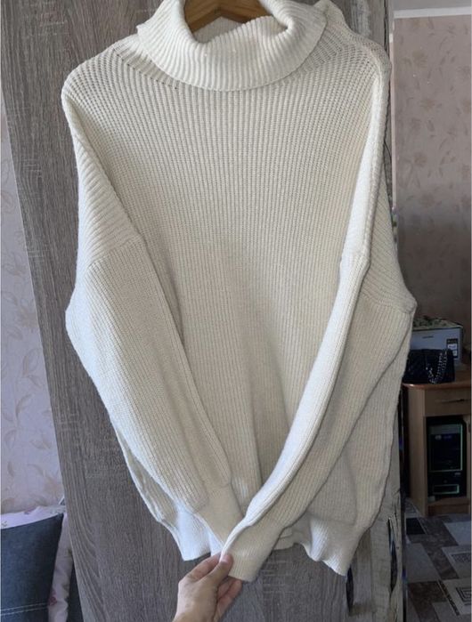 Свитер вязаный с горлом