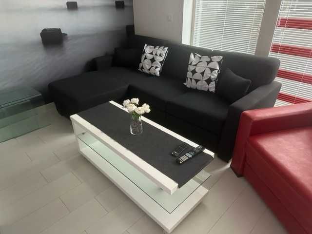 Ława biała z przeszkleniem