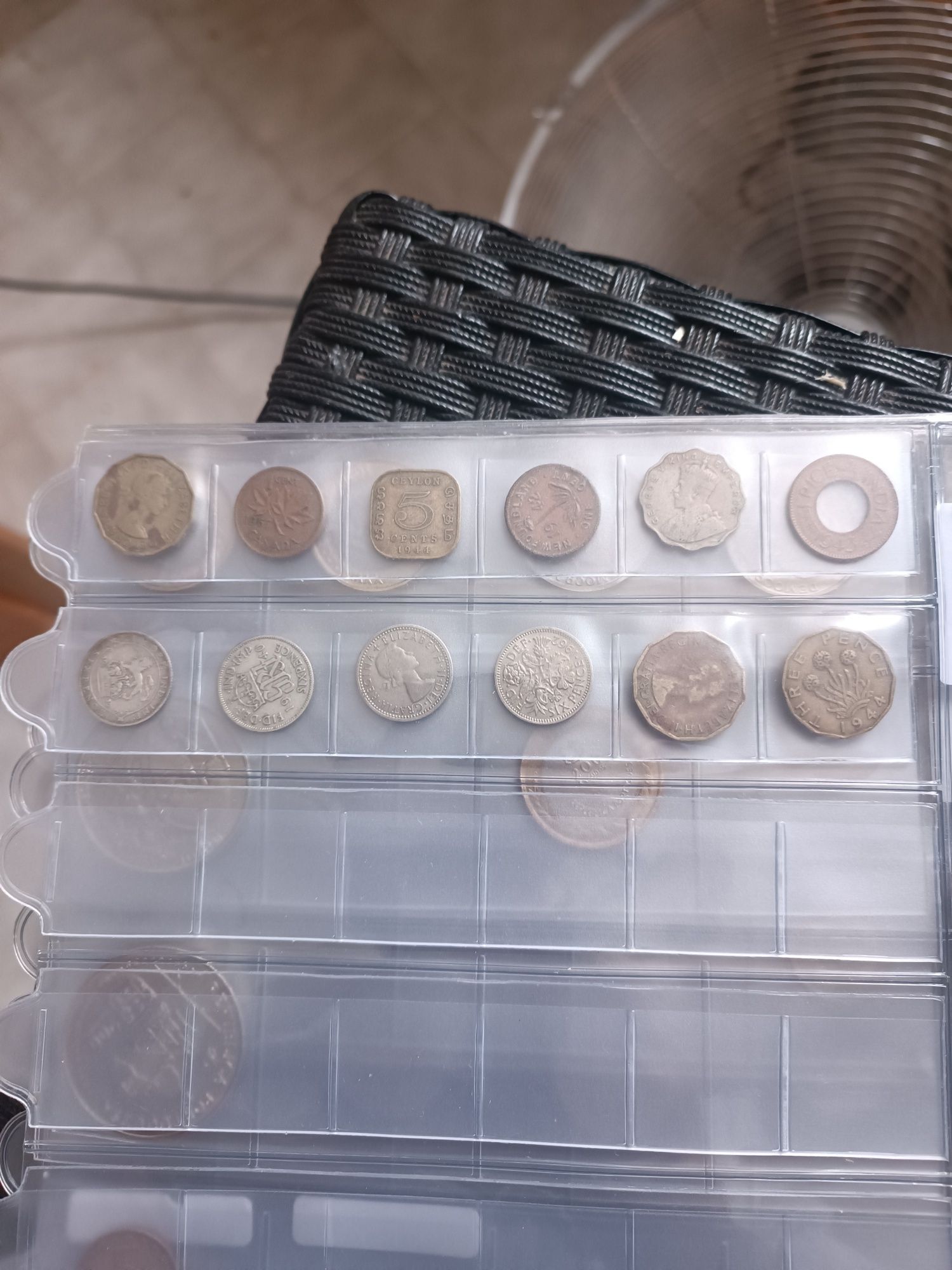 Varias moedas capas e dossier
