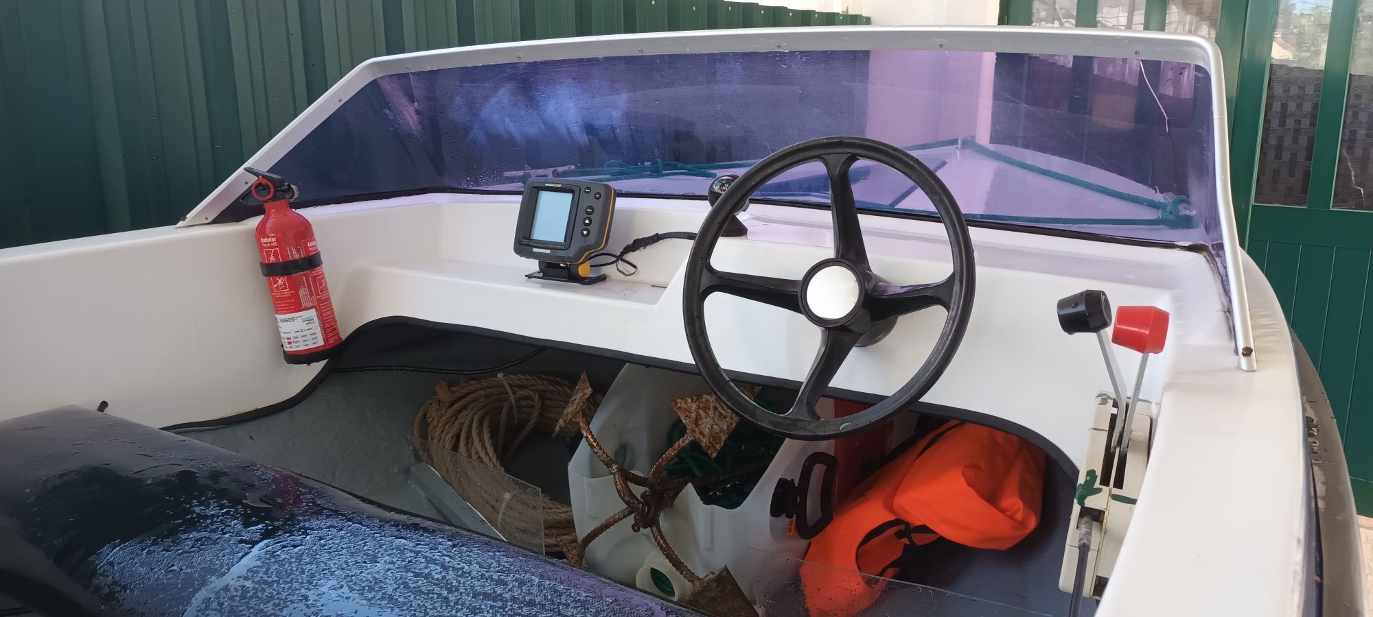 Barco argos 3,90m com motor suzuki 25hp 2T