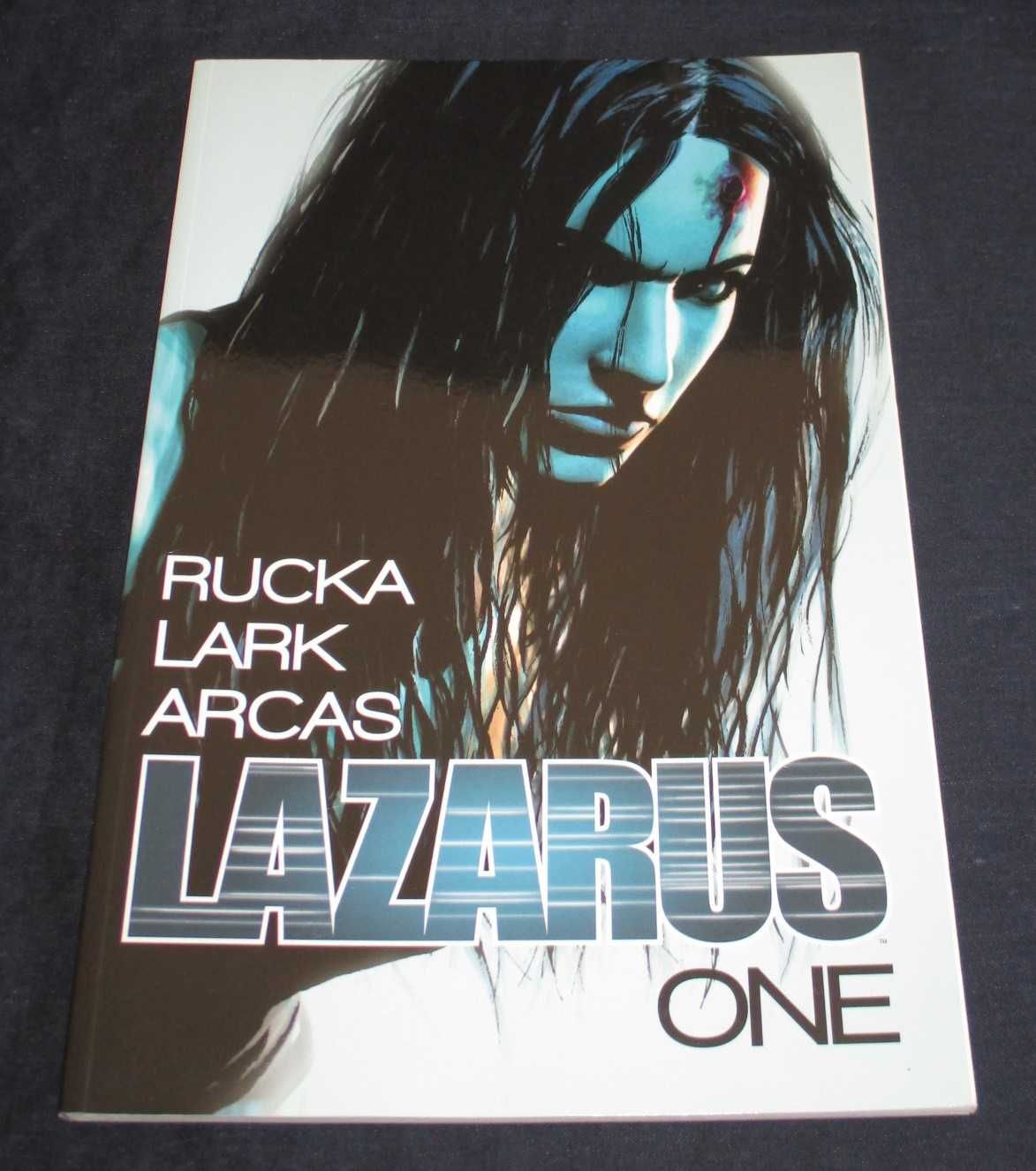 Livro BD Lazarus One Greg Rucka