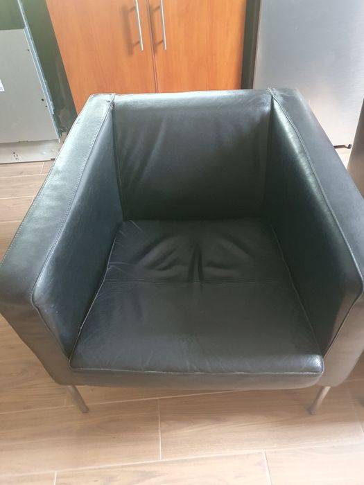 Sprzedam dwa  czarne, skórzane fotele