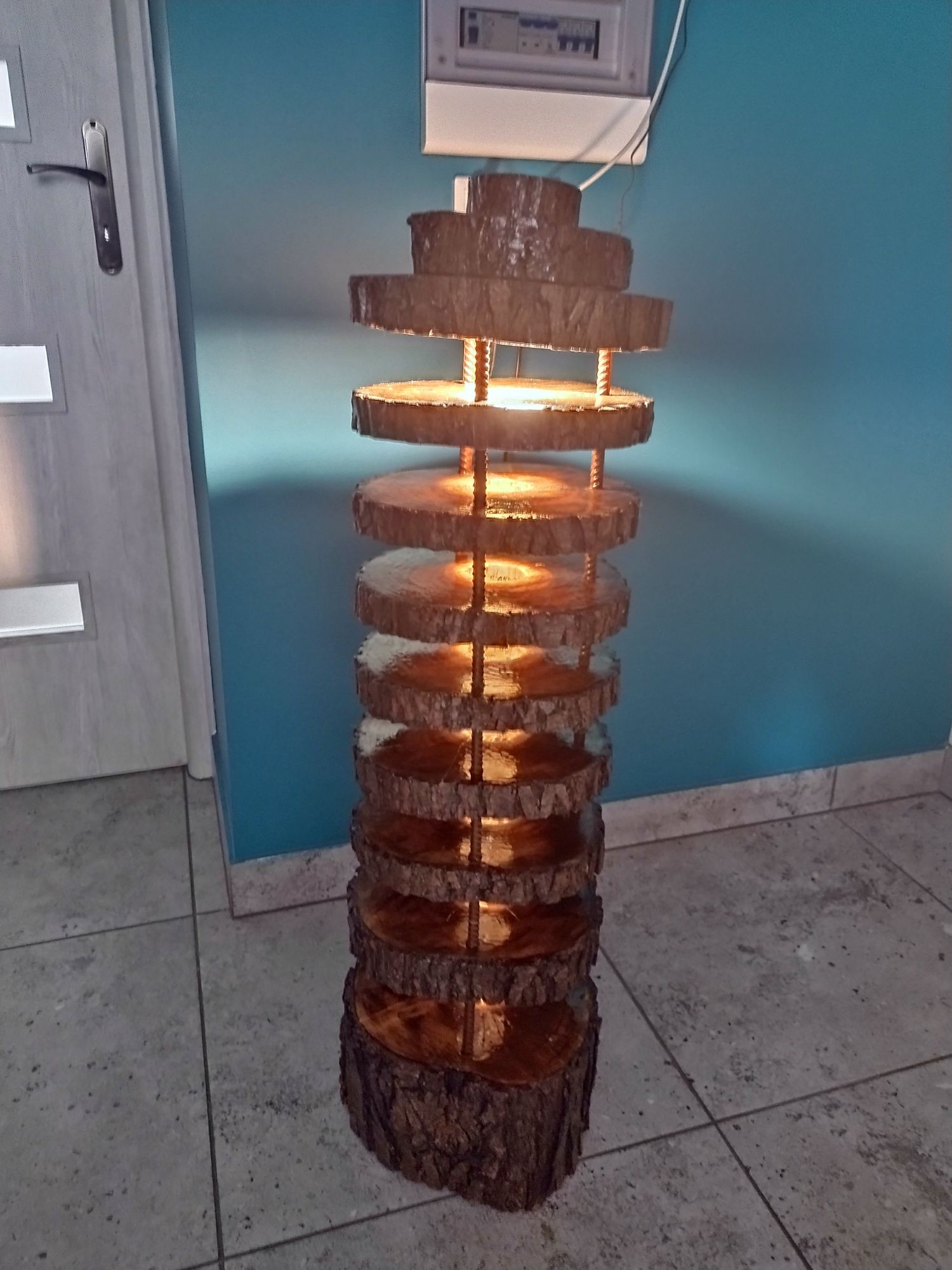 Lampka stojąca drewniana