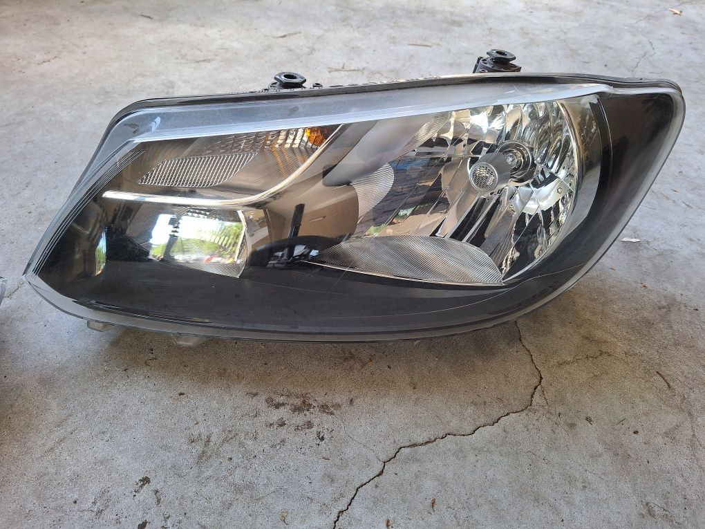 Lampy przód VW Caddy 10 – 16r hella