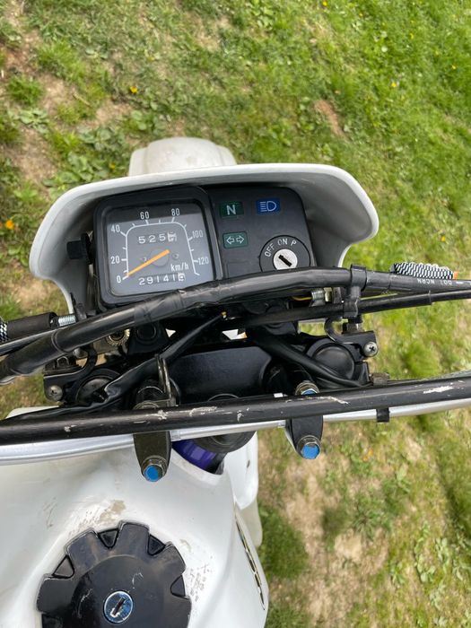 Suzuki dr 125