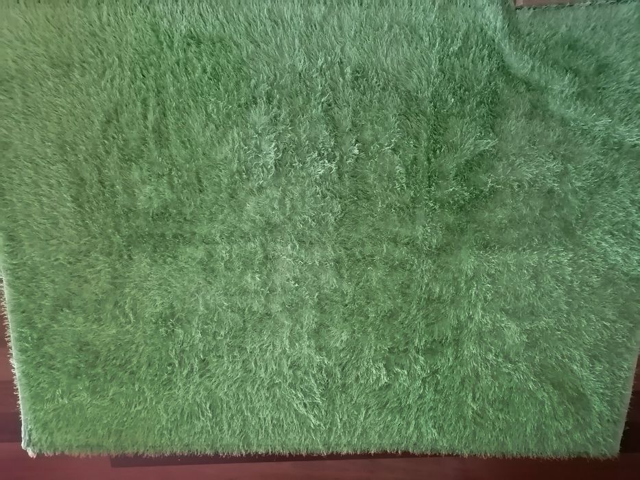 Tapete verde em algodão