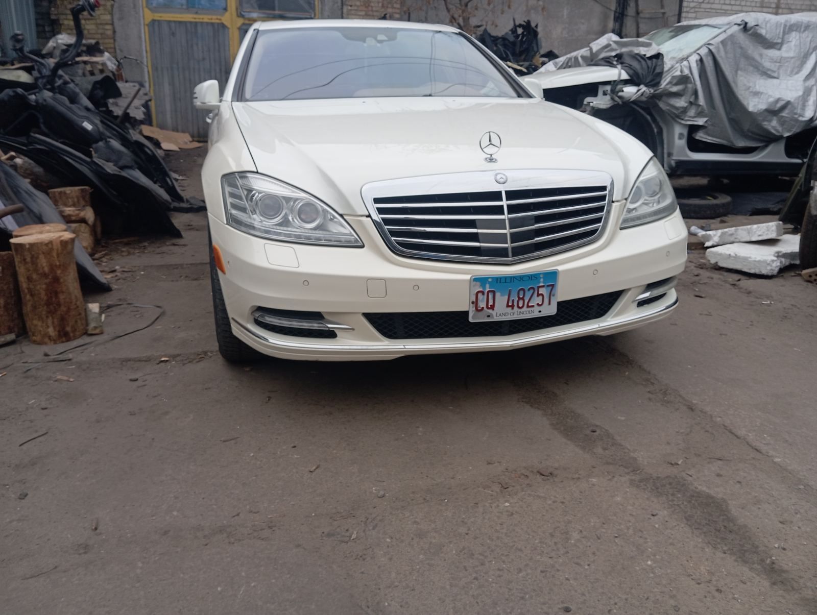 Бампер передній рестайлінг на Мерседес W221 комплектный.