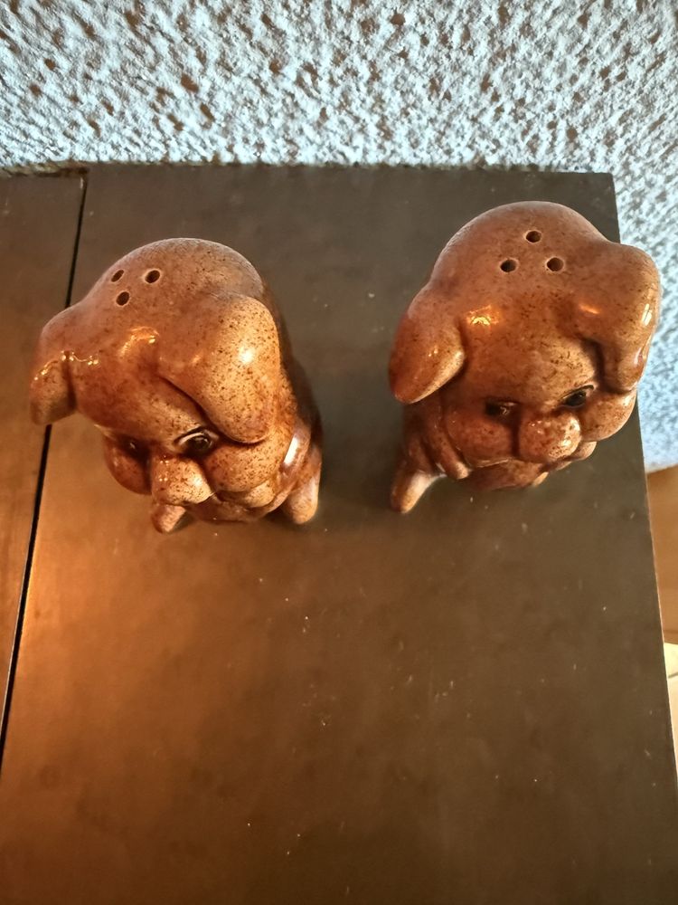 Saleiros com o formato de porquinhos