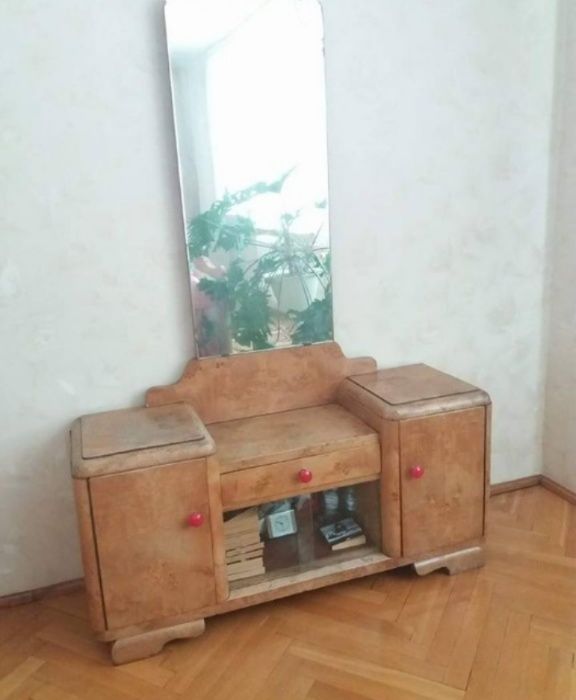 Drewniana toaletka z lat 60-tych