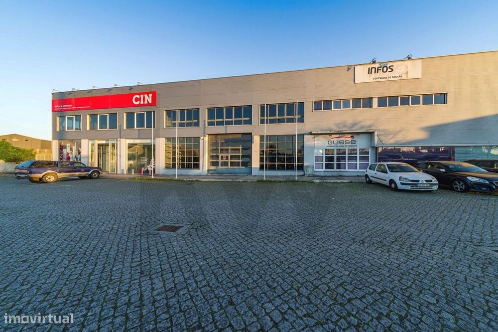 Armazém de 800m2 na rotunda do mar shopping