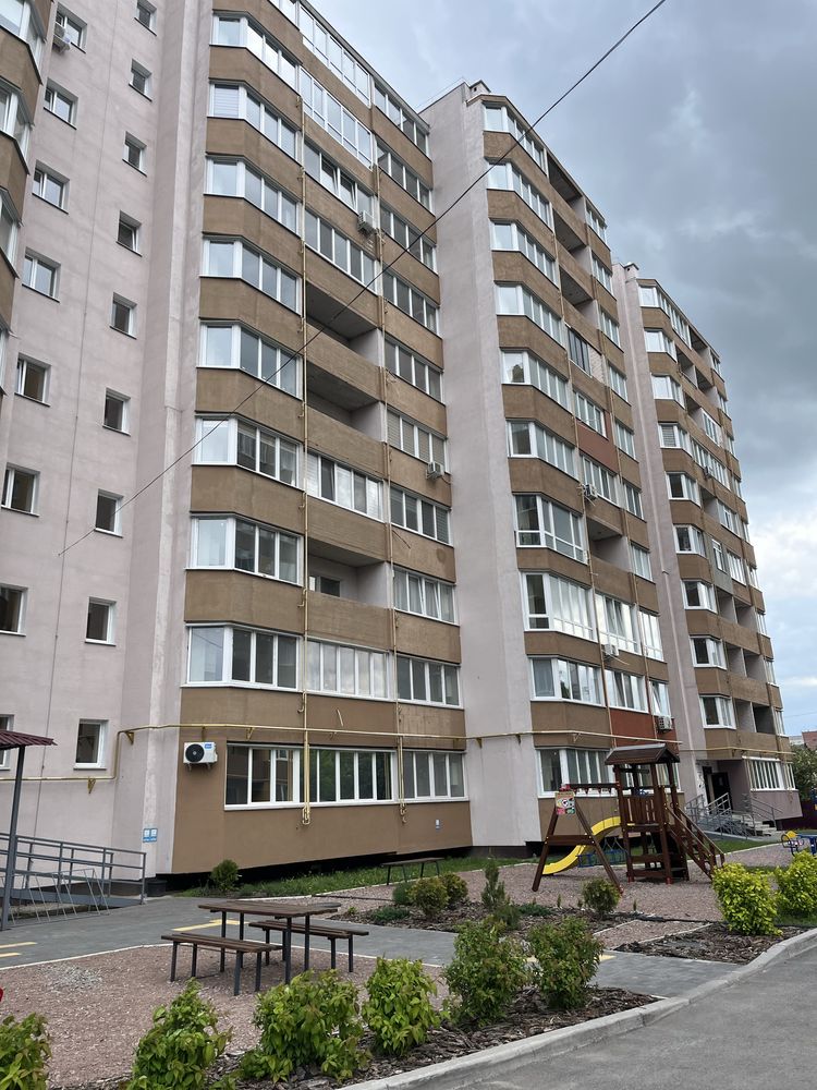 Продається дворівнева квартира в центі Чернігова