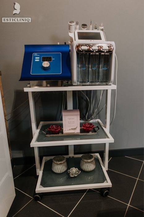 Stolik kosmetyczny na kółkach Giovanni uzywany