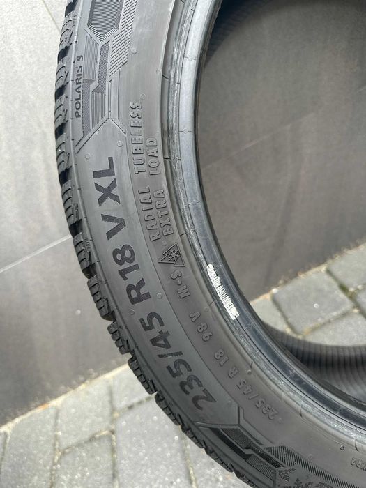 Komplet używanych opon zimowych BARUM 235/45 R18