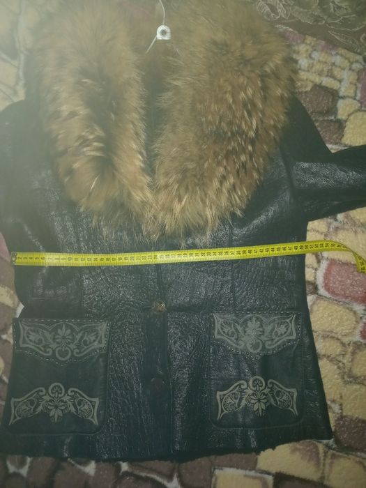 Шкіряна жіноча куртка