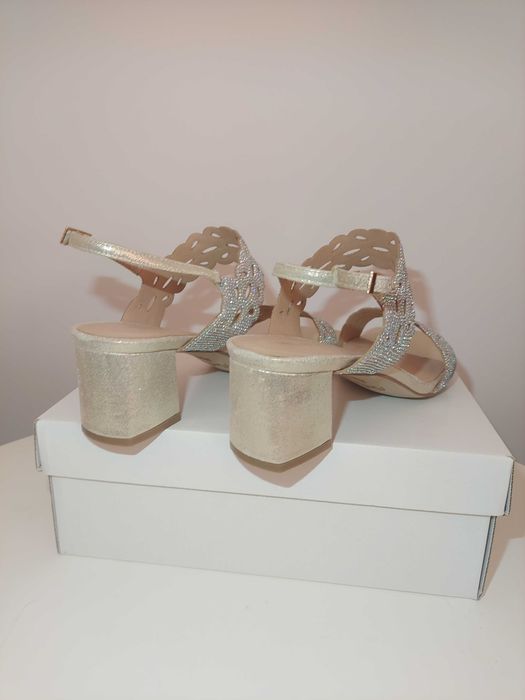 Sandały MENBUR r 40