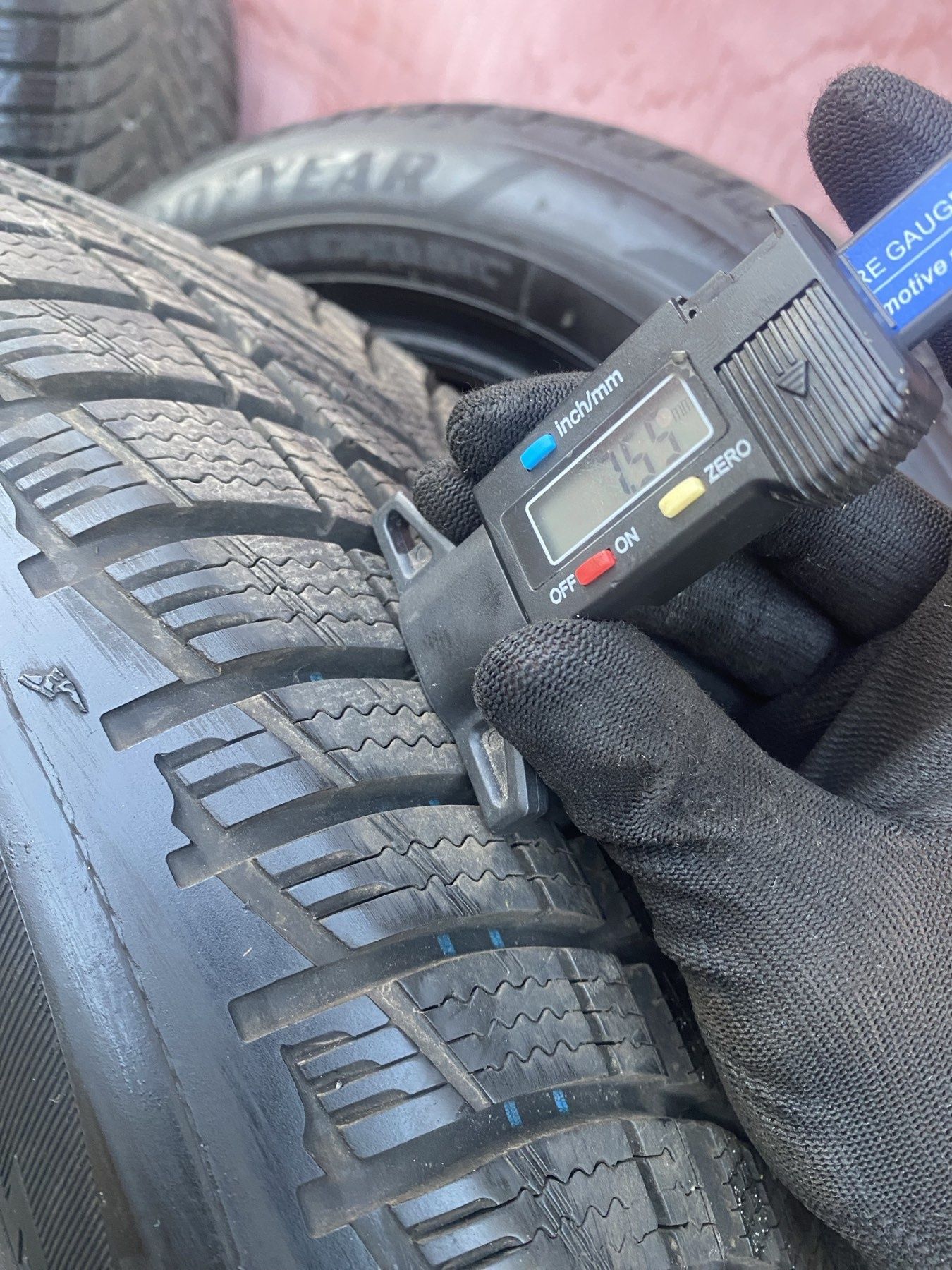 Зимові шини Good Year perfomance 3 225/55 R17 101V 2023 року,