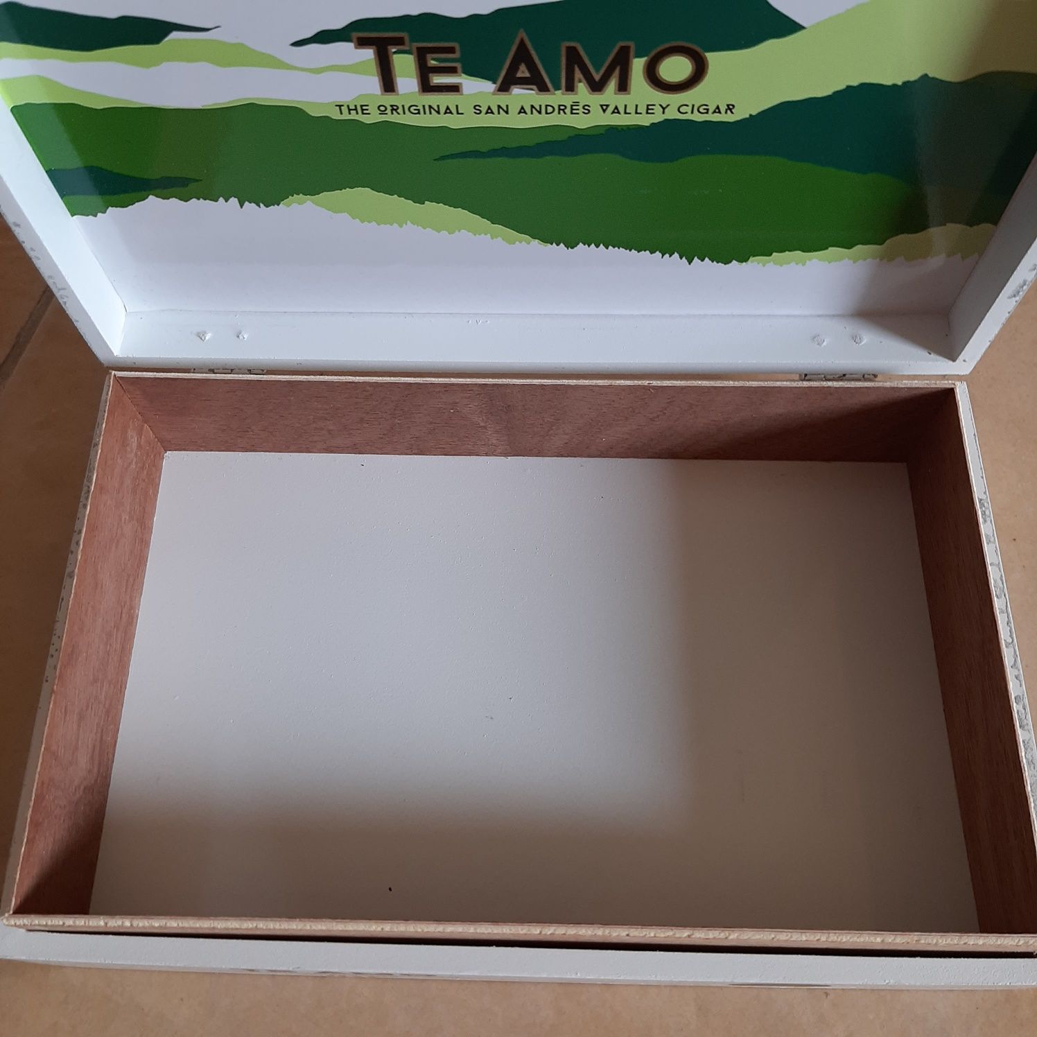 Drewniane pudełko na drobiazgi