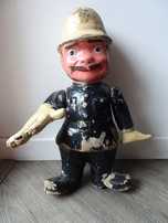 Figura Polícia em pasta de papel