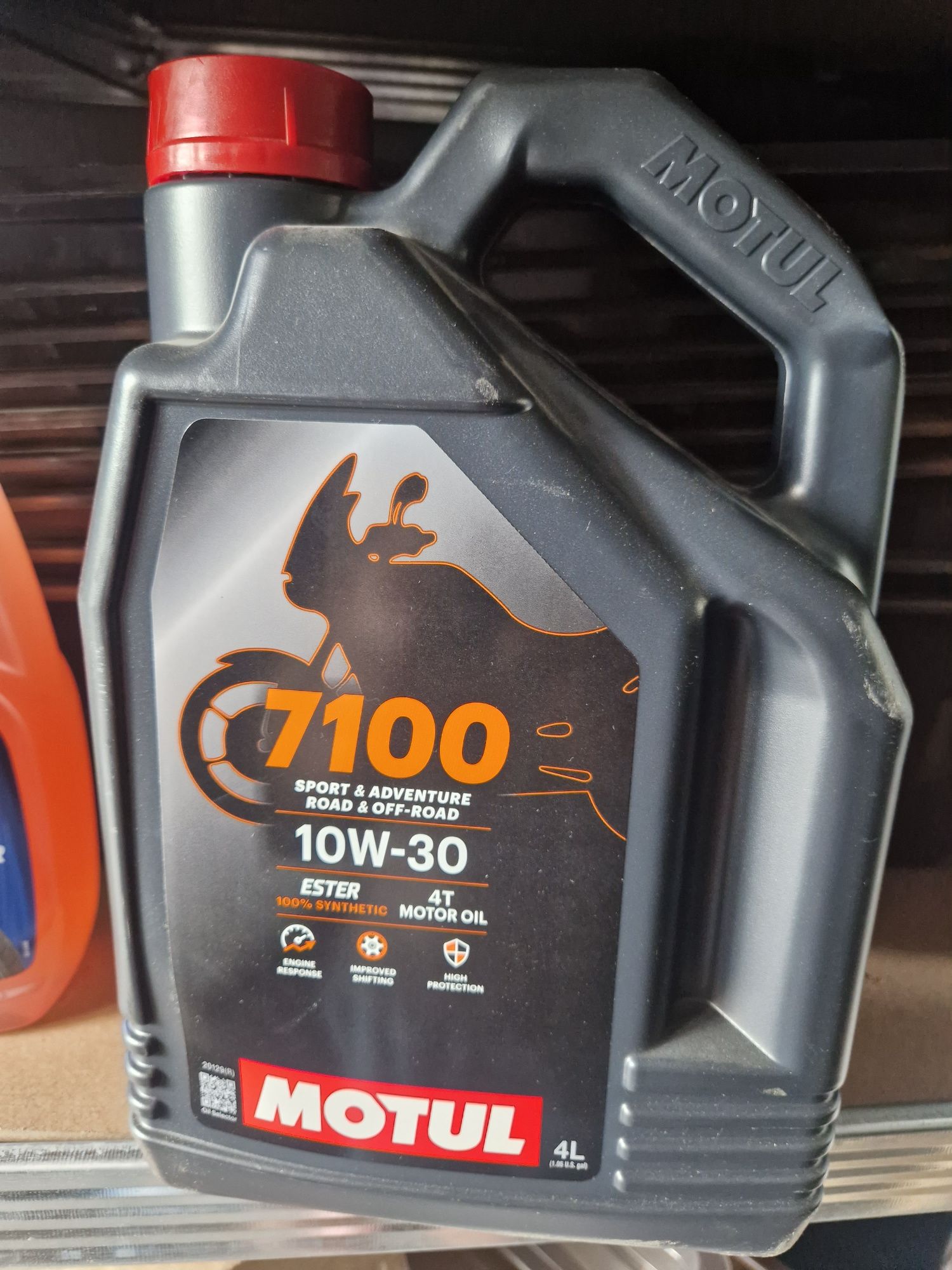 Olej Motul 7100 10w-30 4T